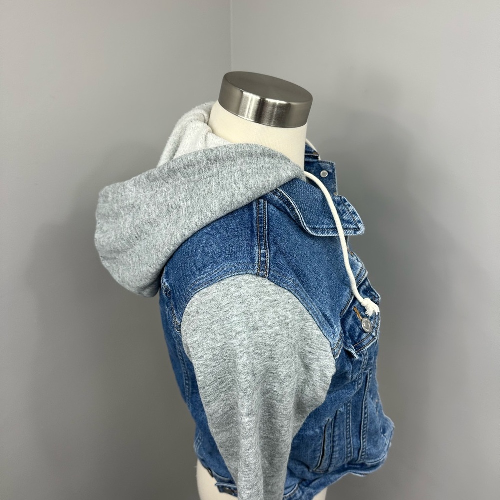 Levi’s Denim Jacket - Picture 4 of 12